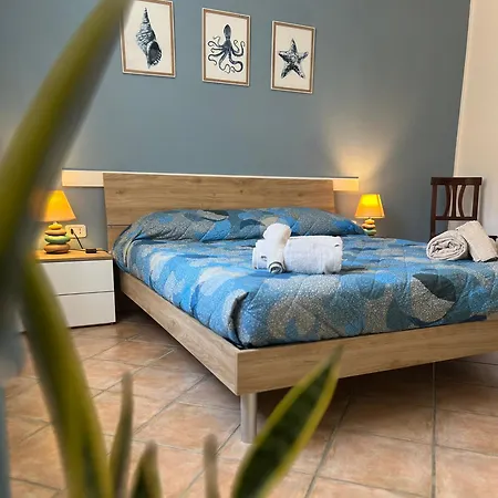 Appartement Un Passo Dal Mare - 50m From The Sea, With Garden, Ac & Wifi
