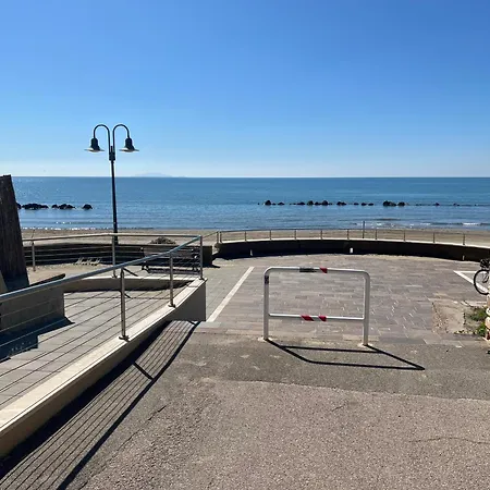 Apartament Un Passo Dal Mare - 50m From The Sea, With Garden, Ac & Wifi