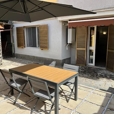 Lägenhet Un Passo Dal Mare - 50m From The Sea, With Garden, Ac & Wifi *