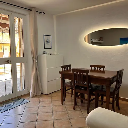 Un Passo Dal Mare - 50m From The Sea, With Garden, Ac & Wifi Lägenhet *